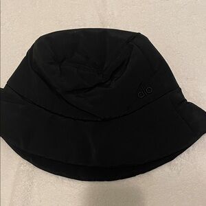 NWOT Black Puffer Hat by ALO yoga